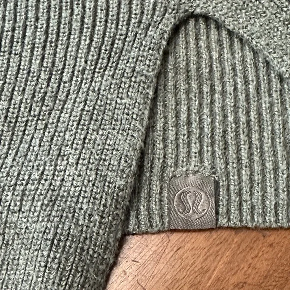 lululemon athletica Men's Charcoal Crewneck Sweater - Picture 5 of 14